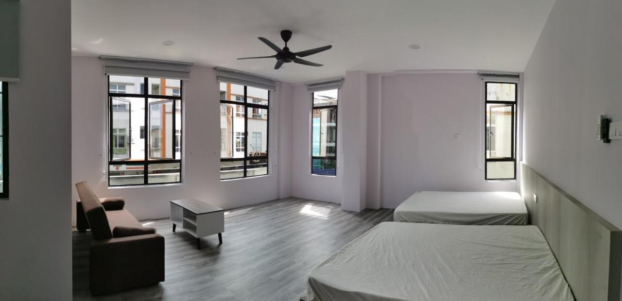 Mersingfirstfloor丰盛港二楼民宿 Bagian luar foto