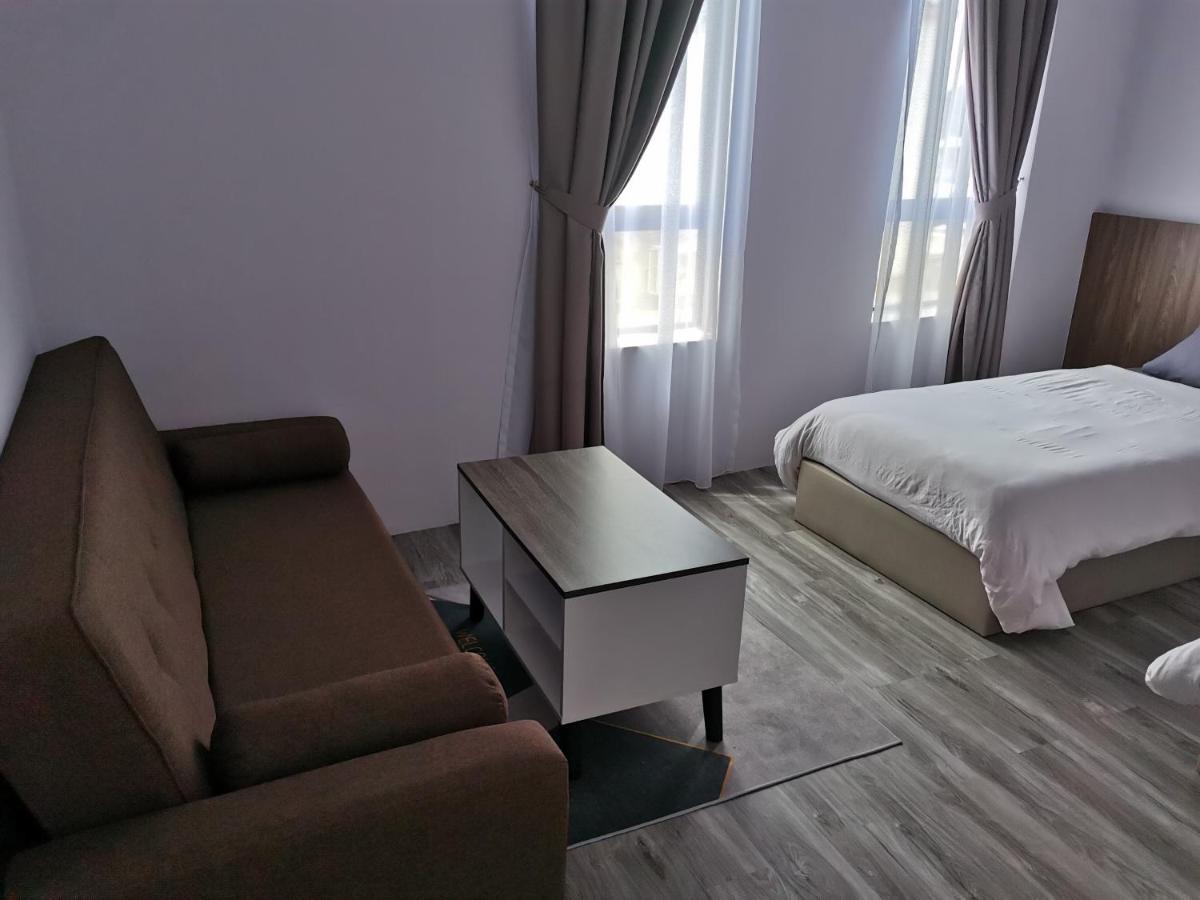 Mersingfirstfloor丰盛港二楼民宿 Bagian luar foto