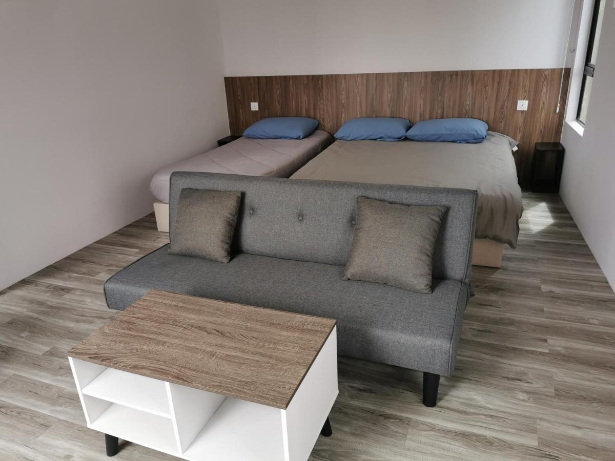 Mersingfirstfloor丰盛港二楼民宿 Bagian luar foto