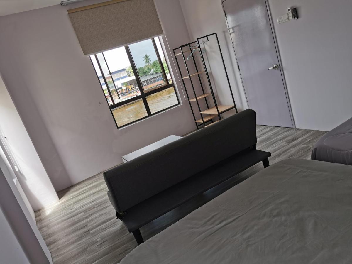Mersingfirstfloor丰盛港二楼民宿 Bagian luar foto