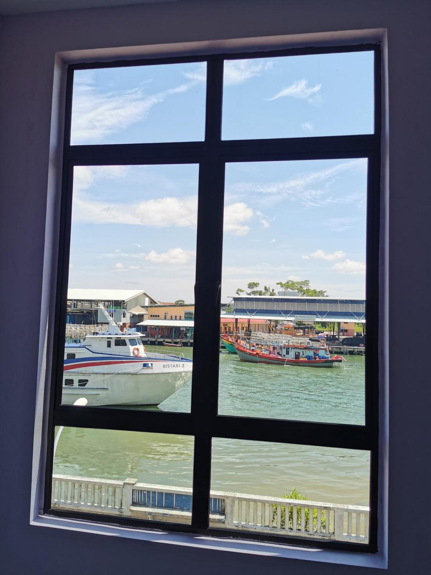 Mersingfirstfloor丰盛港二楼民宿 Bagian luar foto