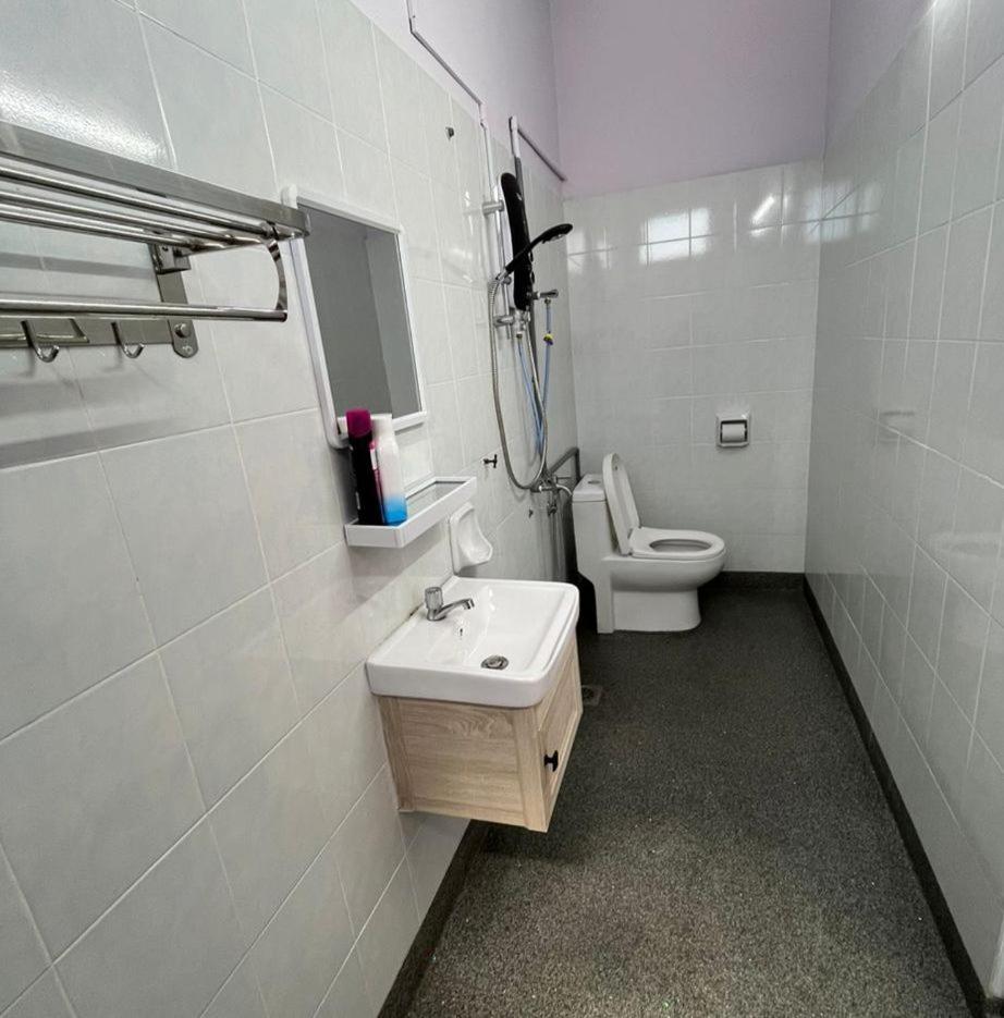 Mersingfirstfloor丰盛港二楼民宿 Bagian luar foto
